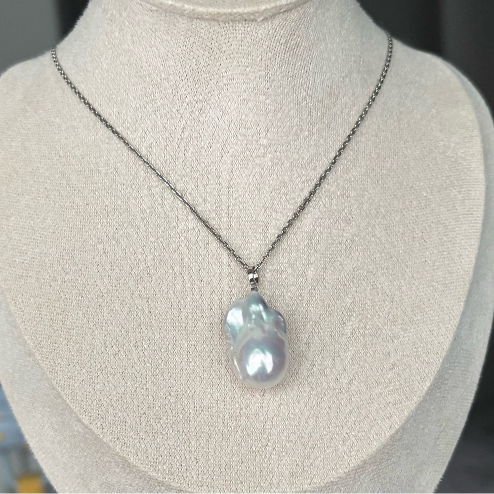 Lustrous Baroque Pearl Pendant
